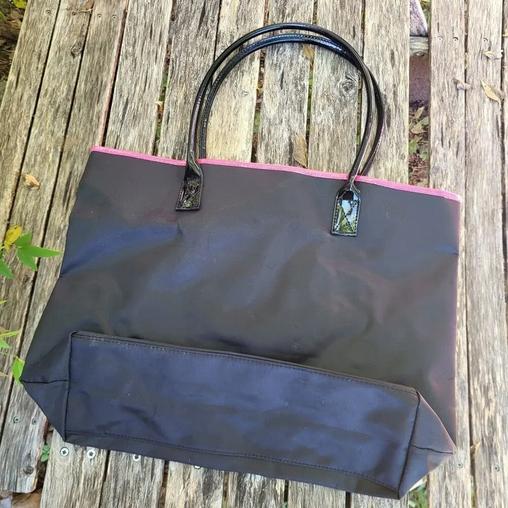 Patent Heart Guess shoulder bag tote shopping black and hot pink inside